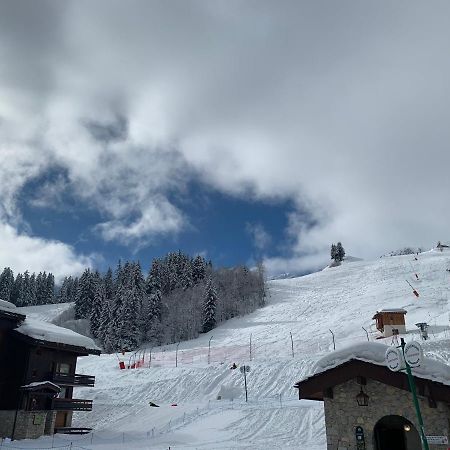 Valmorel Studio Skis Aux Pieds Bagian luar foto